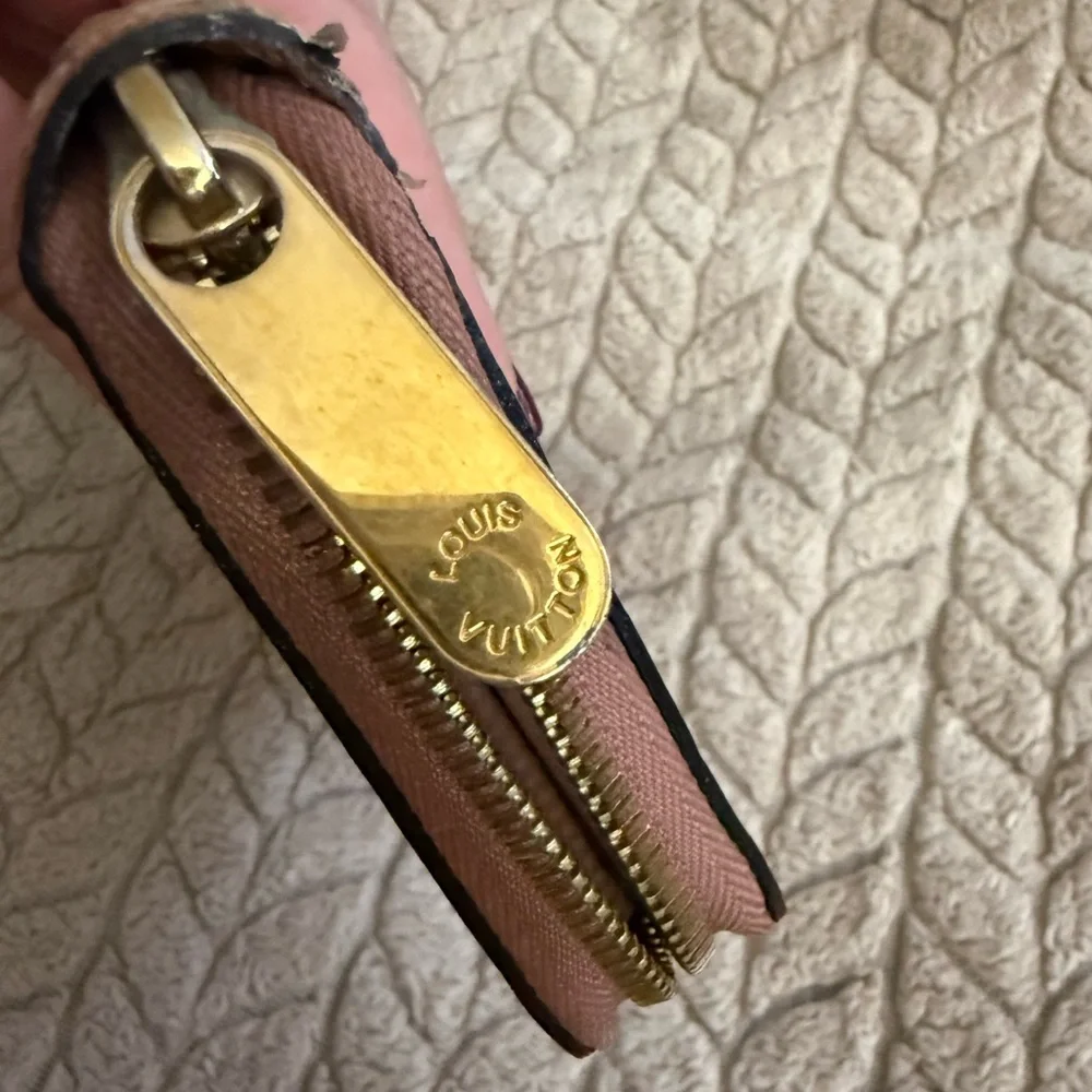 Louis Vuitton Vernis Zippy Wallet - tan Beige